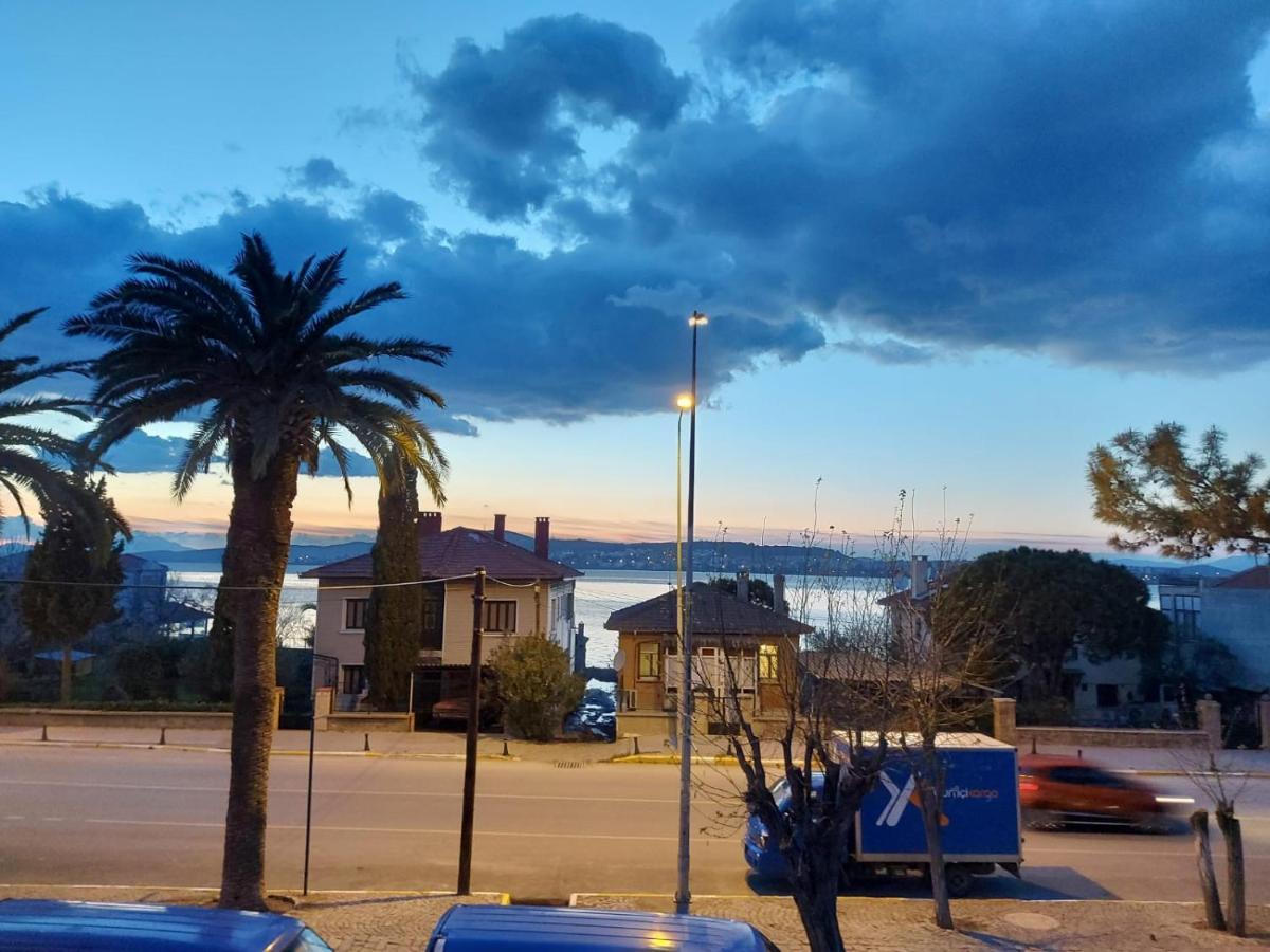 Celil Pansiyon Ayvalı Exteriör bild