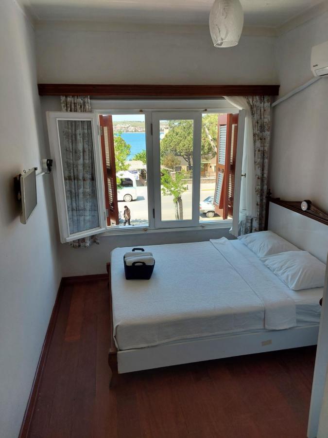 Celil Pansiyon Ayvalı Exteriör bild